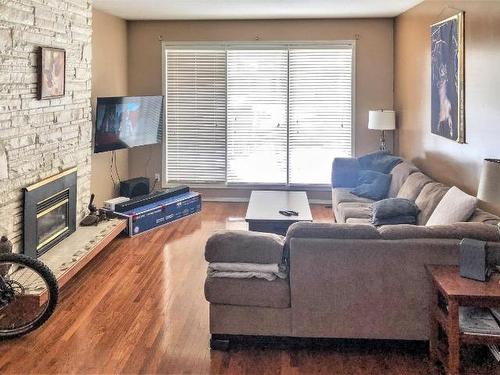 90 Chapman Place, Kamloops, BC - Indoor Photo Showing Living Room With Fireplace