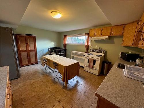6175 Drinkwater Rd, Port Alberni, BC - Indoor Photo Showing Kitchen With Double Sink
