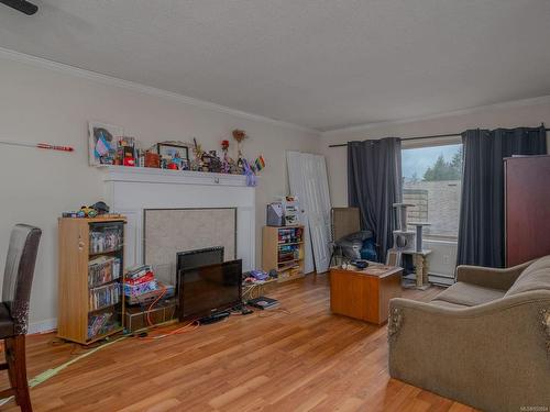3740 Argyle Way, Port Alberni, BC - Indoor Photo Showing Living Room