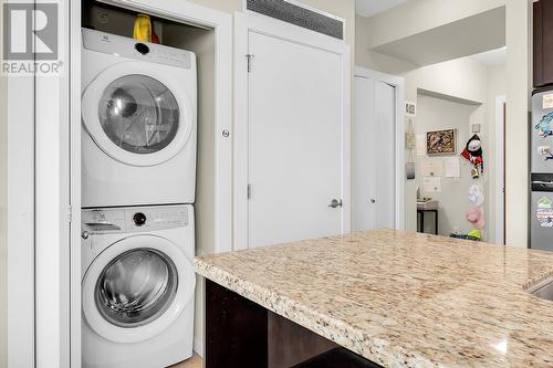 1075 Sunset Drive Unit# 1902, Kelowna, BC - Indoor Photo Showing Laundry Room