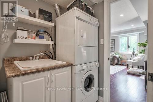 #306 -390 Upper Middle Rd E, Oakville, ON - Indoor Photo Showing Laundry Room