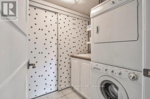 #306 -390 Upper Middle Rd E, Oakville, ON - Indoor Photo Showing Laundry Room