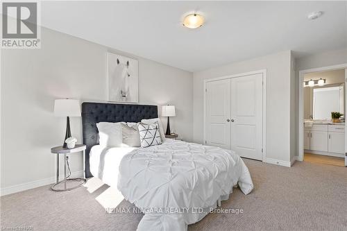 7109 Parsa Street, Niagara Falls, ON - Indoor Photo Showing Bedroom