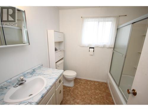 8011 Gravenstein Drive, Osoyoos, BC - Indoor Photo Showing Bathroom