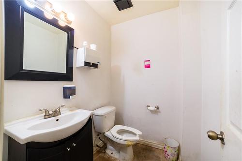 139 Clarence Street, Brantford, ON - Indoor Photo Showing Bathroom