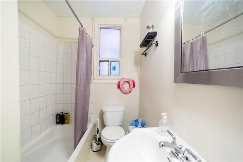 139 Clarence Street, Brantford, ON - Indoor Photo Showing Bathroom