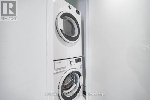 3207 - 5 Buttermill Avenue, Vaughan, ON - Indoor Photo Showing Laundry Room