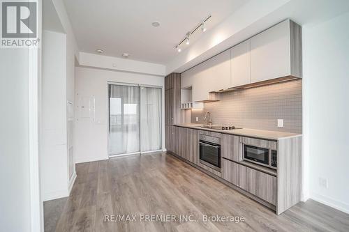 3207 - 5 Buttermill Avenue, Vaughan, ON - Indoor Photo Showing Kitchen