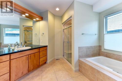 4109 Gallaghers Boulevard S, Kelowna, BC - Indoor Photo Showing Bathroom