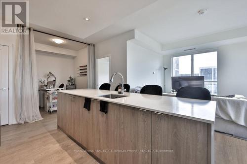 3633 - 5 Mabelle Avenue, Toronto, ON - Indoor Photo Showing Kitchen
