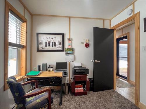 84 Center Avenue S, Erickson, MB - Indoor Photo Showing Other Room