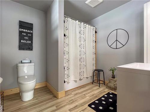 84 Center Avenue S, Erickson, MB - Indoor Photo Showing Bathroom