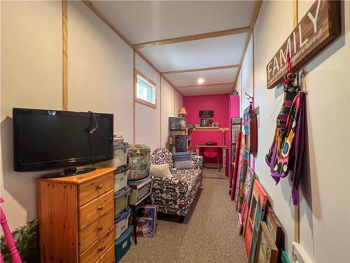 84 Center Avenue S, Erickson, MB - Indoor Photo Showing Other Room