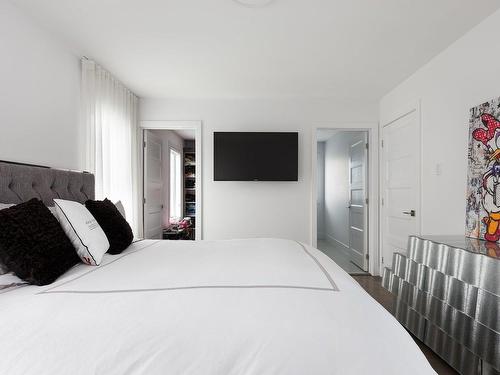 Master bedroom - 4883 Rue Olivier-Maurault, Laval (Chomedey), QC - Indoor Photo Showing Bedroom