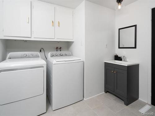 Bathroom - 257 Av. Ste-Claire, Pointe-Claire, QC - Indoor Photo Showing Laundry Room