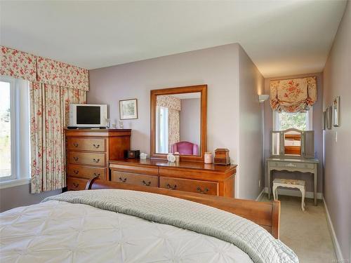 1820 Marina Way, North Saanich, BC - Indoor Photo Showing Bedroom