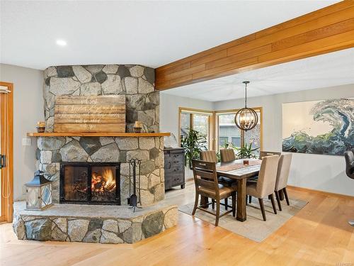 5189 Compton Rd, Port Alberni, BC - Indoor With Fireplace