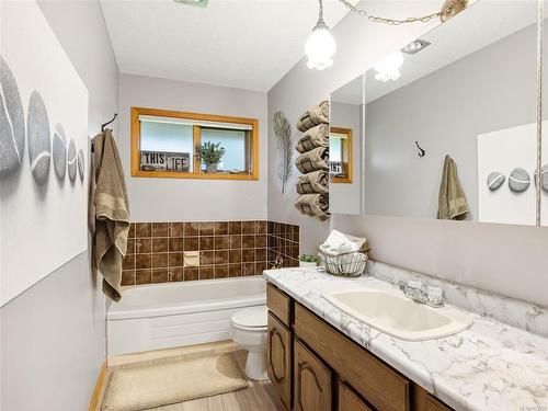 5189 Compton Rd, Port Alberni, BC - Indoor Photo Showing Bathroom