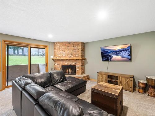 5189 Compton Rd, Port Alberni, BC - Indoor Photo Showing Living Room With Fireplace