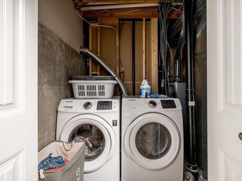 2925 Sandberg Road, West Kelowna, BC - Indoor Photo Showing Laundry Room