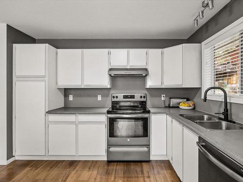 2925 Sandberg Road, West Kelowna, BC - Indoor Photo Showing Kitchen With Double Sink