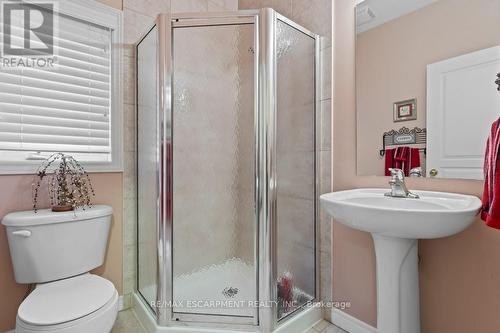 12 Conrad Place, Grimsby, ON - Indoor Photo Showing Bathroom