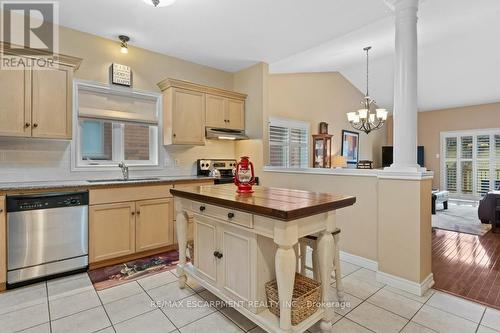 12 Conrad Place, Grimsby, ON - Indoor Photo Showing Kitchen