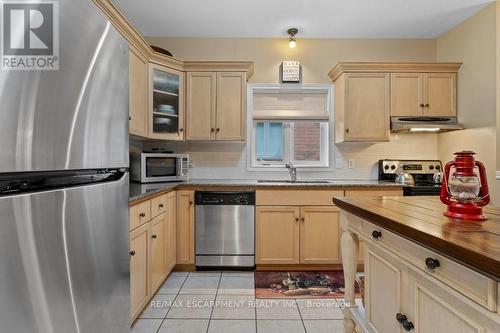 12 Conrad Place, Grimsby, ON - Indoor Photo Showing Kitchen