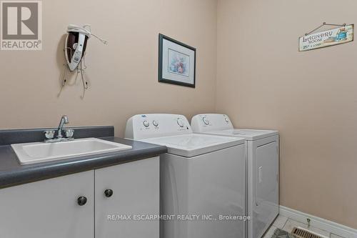 12 Conrad Place, Grimsby, ON - Indoor Photo Showing Laundry Room