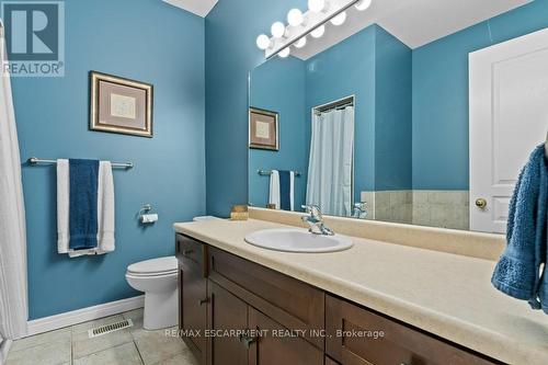 12 Conrad Place, Grimsby, ON - Indoor Photo Showing Bathroom