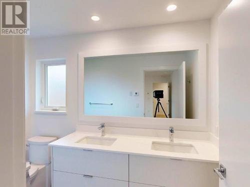 7295 Edgehill Crescent, Powell River, BC - Indoor Photo Showing Bathroom