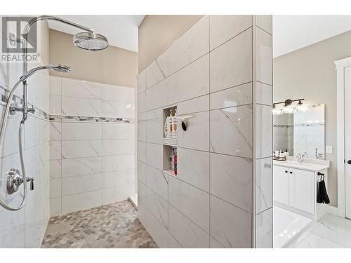 2699 Ridgemount Drive, West Kelowna, BC - Indoor Photo Showing Bathroom