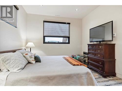 5818 Dale Avenue, Summerland, BC - Indoor Photo Showing Bedroom