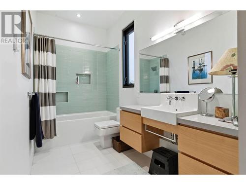 5818 Dale Avenue, Summerland, BC - Indoor Photo Showing Bathroom