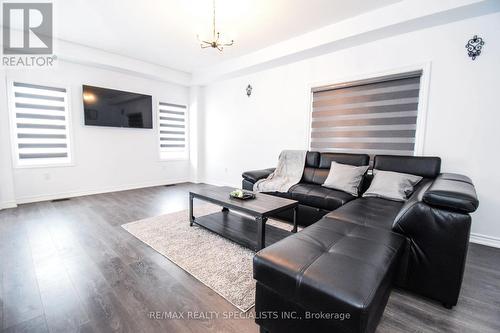 92 Tumblewood Pl, Welland, ON - Indoor Photo Showing Living Room
