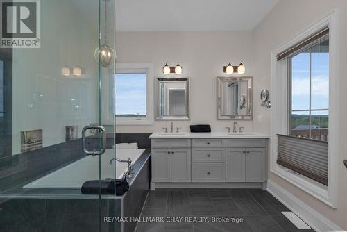 28 Thoroughbred Dr, Oro-Medonte, ON - Indoor Photo Showing Bathroom