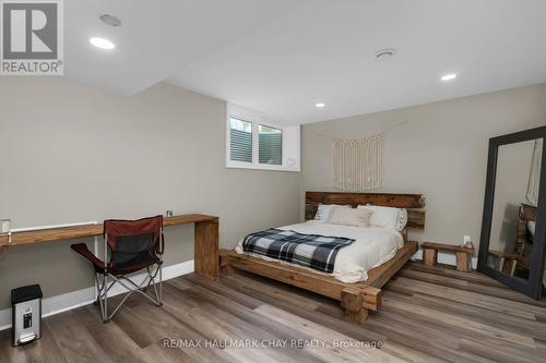 28 Thoroughbred Dr, Oro-Medonte, ON - Indoor Photo Showing Bedroom