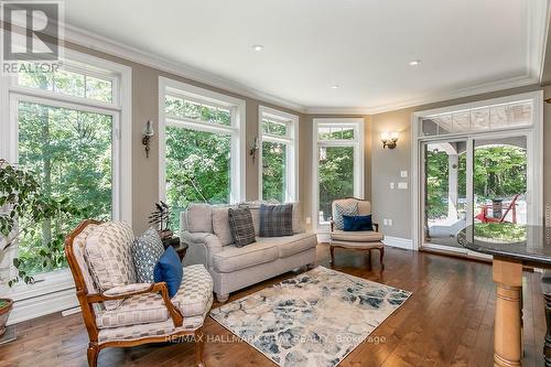 1 Pierce Crt, Springwater, ON - Indoor Photo Showing Living Room