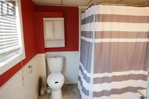 298 Roche St, Matachewan, ON - Indoor Photo Showing Bathroom
