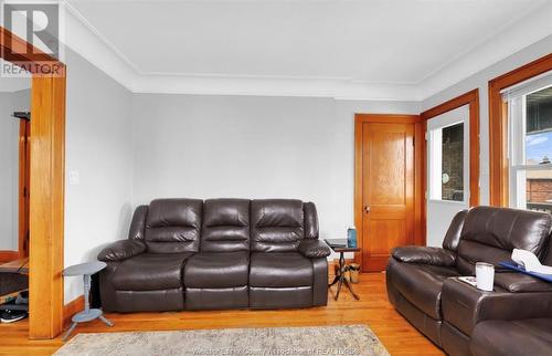 1525 Dufferin, Windsor, ON - Indoor Photo Showing Living Room
