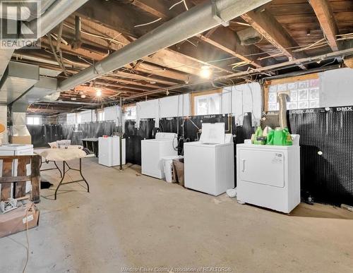 1525 Dufferin, Windsor, ON - Indoor Photo Showing Laundry Room