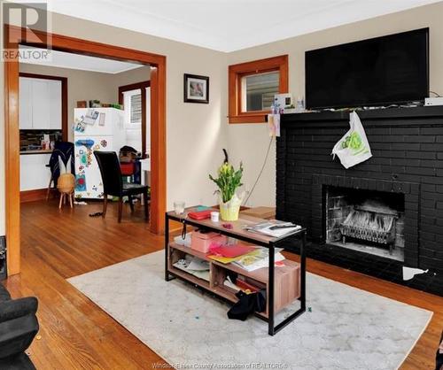 1525 Dufferin, Windsor, ON - Indoor Photo Showing Living Room