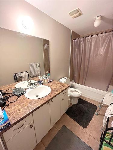778 Ninth Avenue, Hamilton, ON - Indoor Photo Showing Bathroom