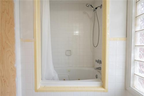 276 Lakeshore Road W, Oakville, ON - Indoor Photo Showing Bathroom