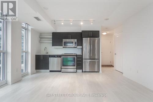 1615 - 400 Adelaide Street E, Toronto, ON - Indoor Photo Showing Kitchen With Stainless Steel Kitchen