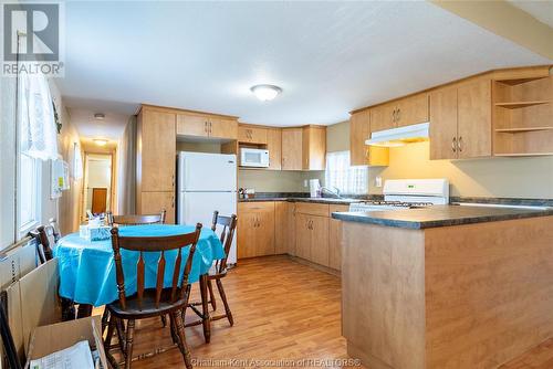 9480 Longwoods Road Unit# 23, Chatham, ON - Indoor Photo Showing Kitchen