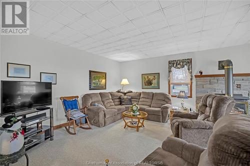 29883 West Bothwell Road, Bothwell, ON - Indoor Photo Showing Living Room