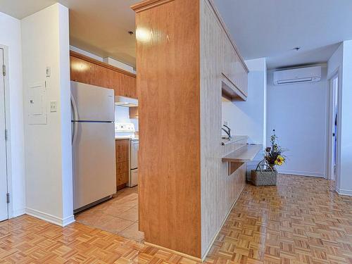 Cuisine - 606-1530 Av. Victoria, Longueuil (Greenfield Park), QC - Indoor Photo Showing Kitchen