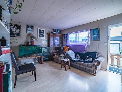 1226 Lawlor Rd, Nanaimo, BC - Indoor Photo Showing Living Room