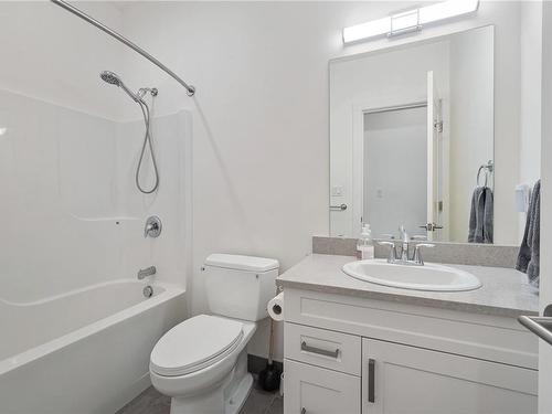 633 Beach Rd, Qualicum Beach, BC - Indoor Photo Showing Bathroom